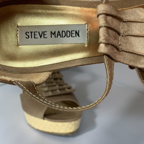 Steve Madden Ruffle Satin Wedge Heel Sandal Size 9 - Picture 5 of 11